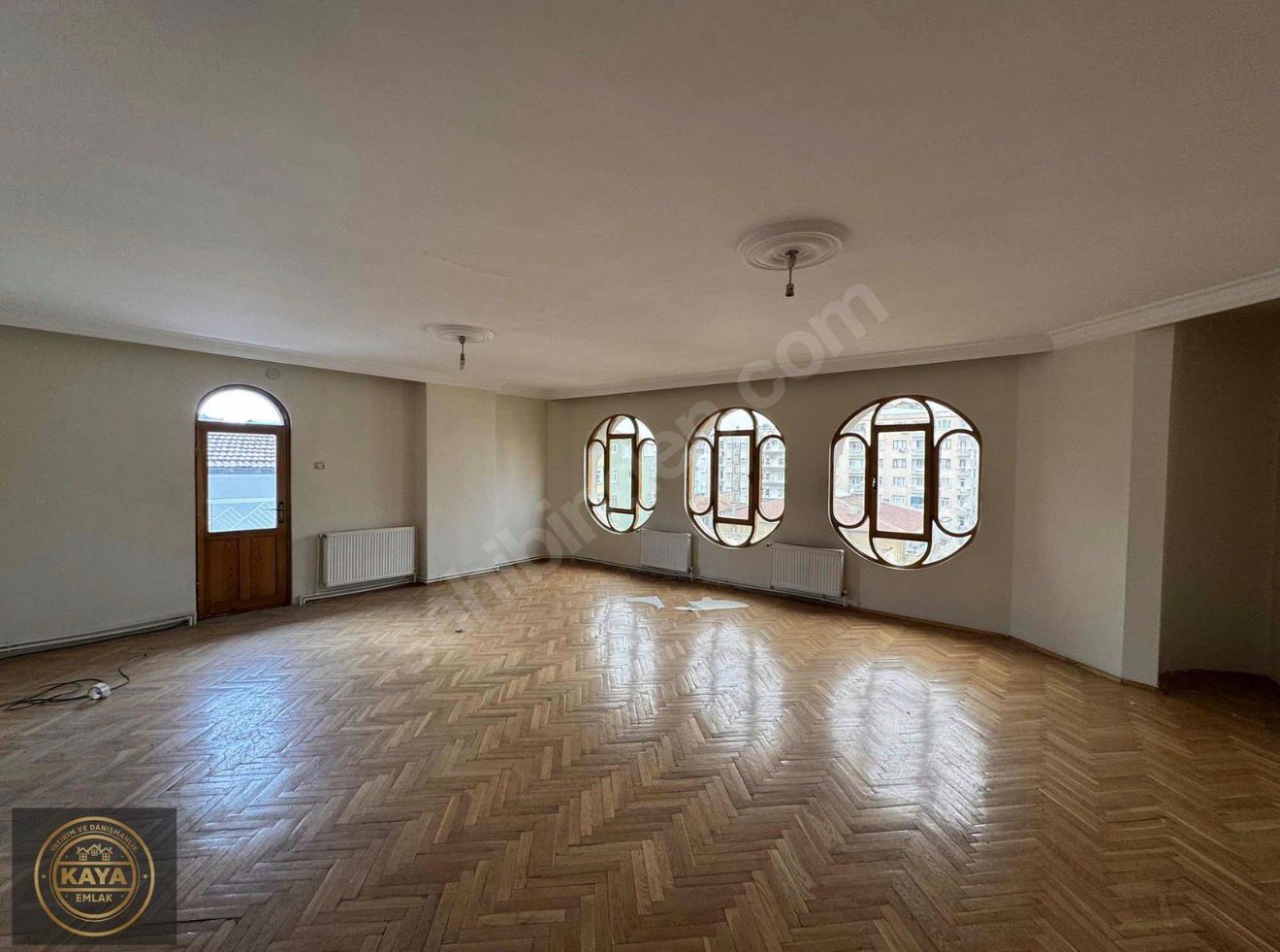 KAYA EMLAK'TAN SANAT SOKAĞINDA KİRALIK 4+1 DAİRE